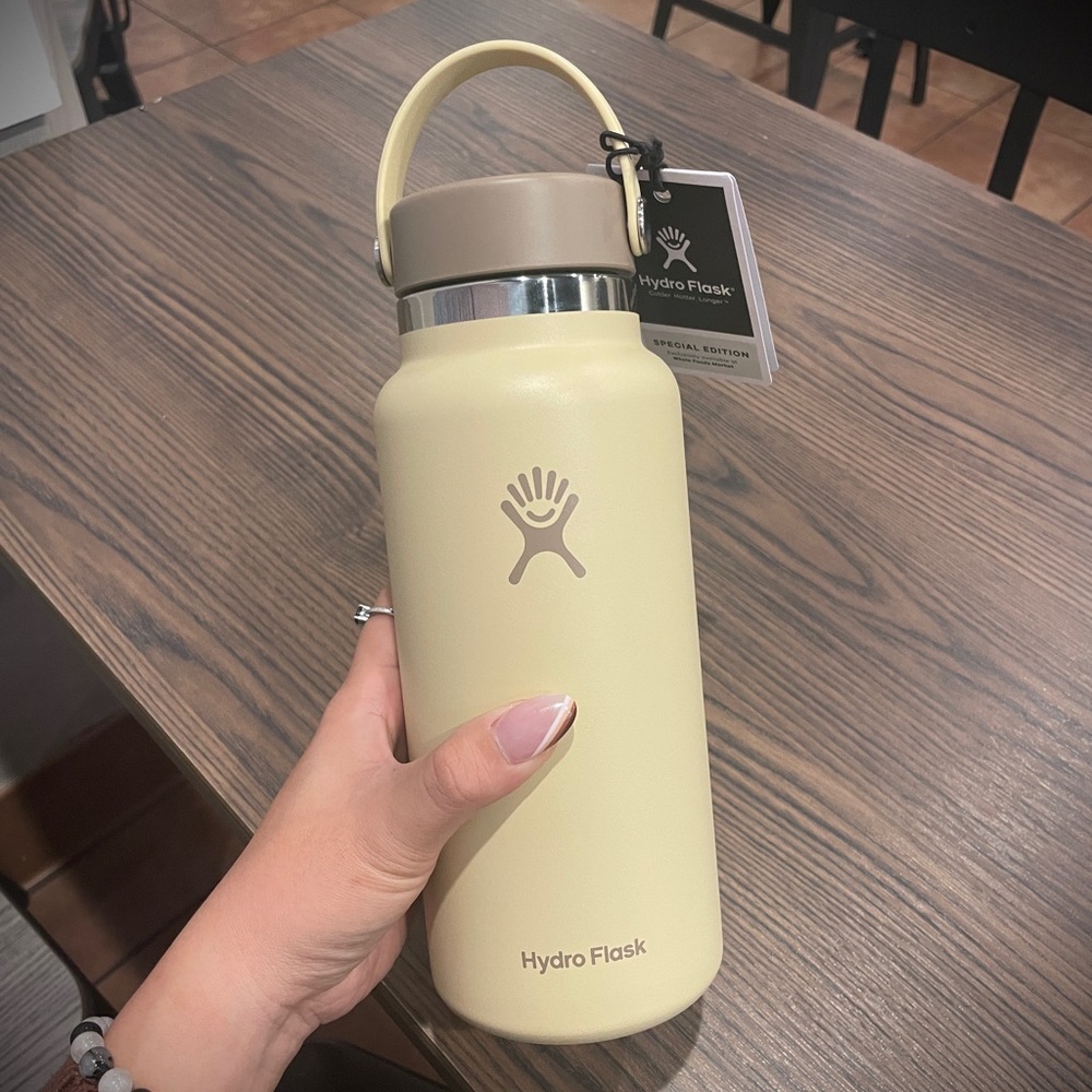 Hydro Flask Special Edition Wide-Mouth Water Bottle 32 oz. Beech.